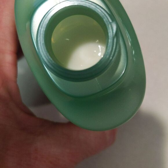 Bath & Body Works Vanilla Bean Noel, 8 FL OZ, Daily Nourishing Body Lotion - Picture 4 of 4